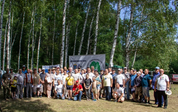 В Тамбовской области, по официальным данным, около 100 человек бороздят просторы радиоволн. В Тамбовской области, по официальным данным, около 100 человек бороздят просторы радиоволн.