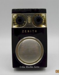 Портативный радиоприёмник &laquo;Zenith Royal 500&raquo;.